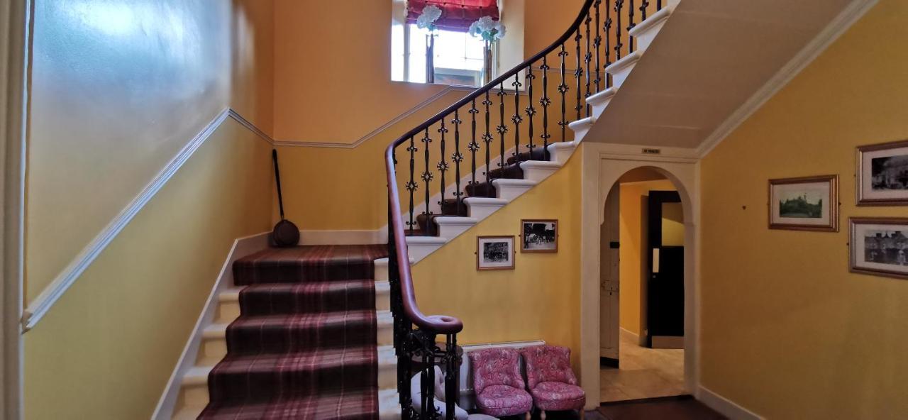Buccleuch And Queensberry Arms Hotel Торнхилл Экстерьер фото